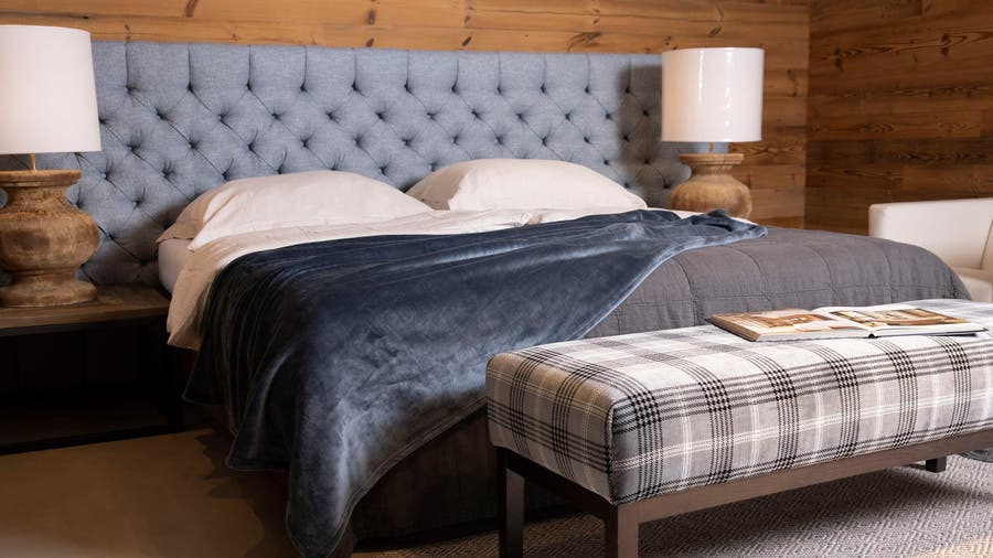 Fine-brand-small-Soft-velvet-g5a3808.jpg Handla plädar från Fine hos Tibergs Möbler