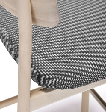 Stolab©-Prima-Vista-barstol-björk-ljus-mattlack-Blues-CS-II-9202-0102