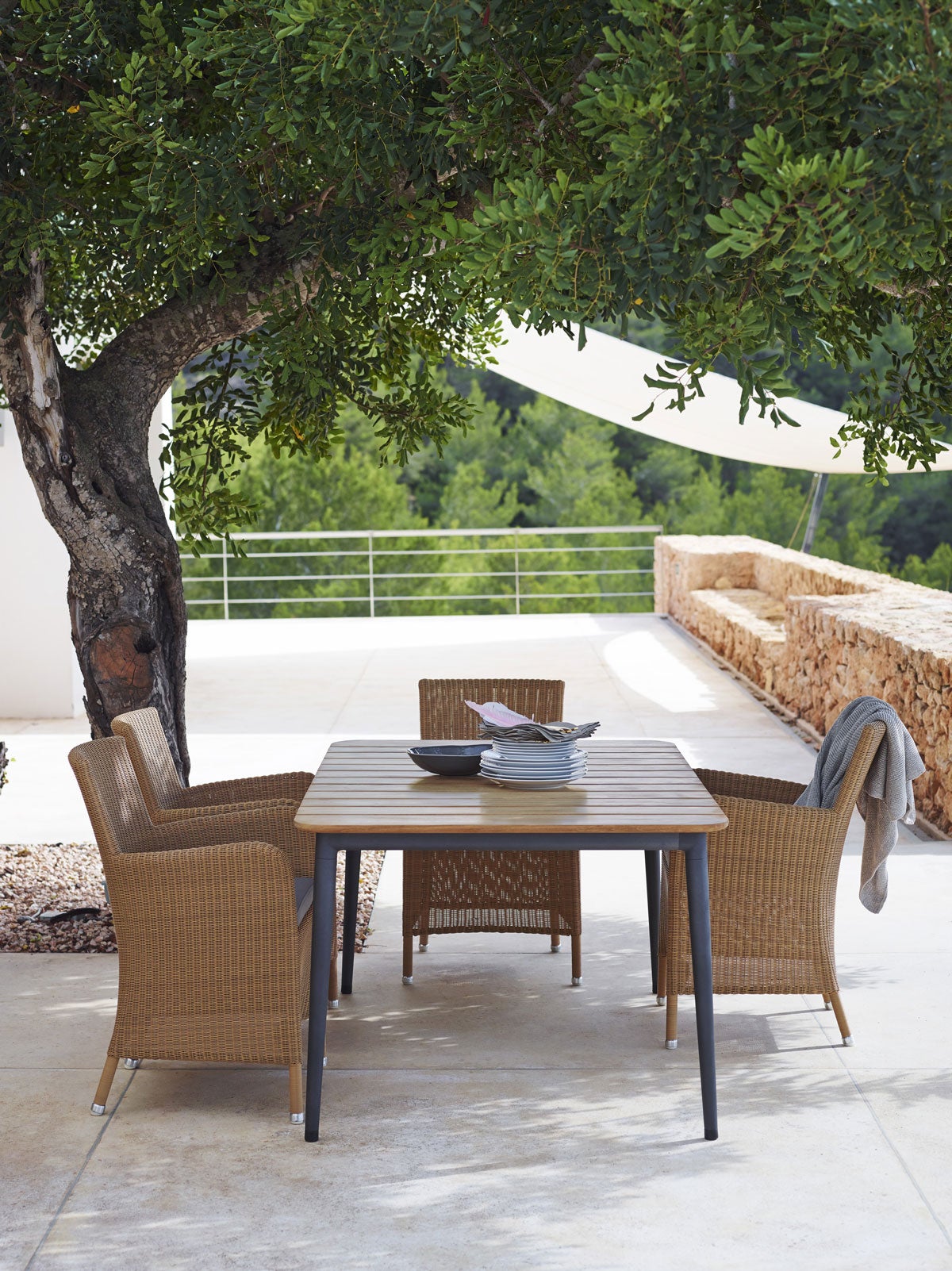 Core matbord, Cane-line