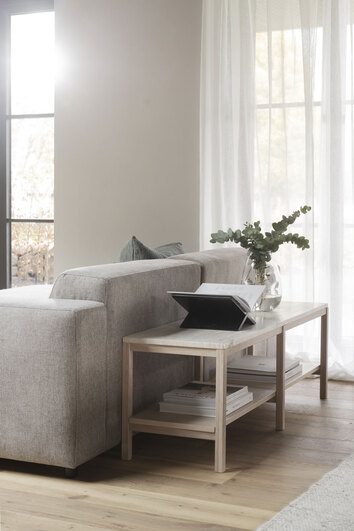 Orwel-Avlastningsbord-45-Vitpigm-Miljo