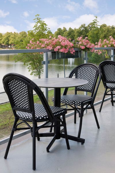 Stable-Table-Classic-Utomhusbord-Miljobild.jpg Handla StableTable hos Tibergs Möbler