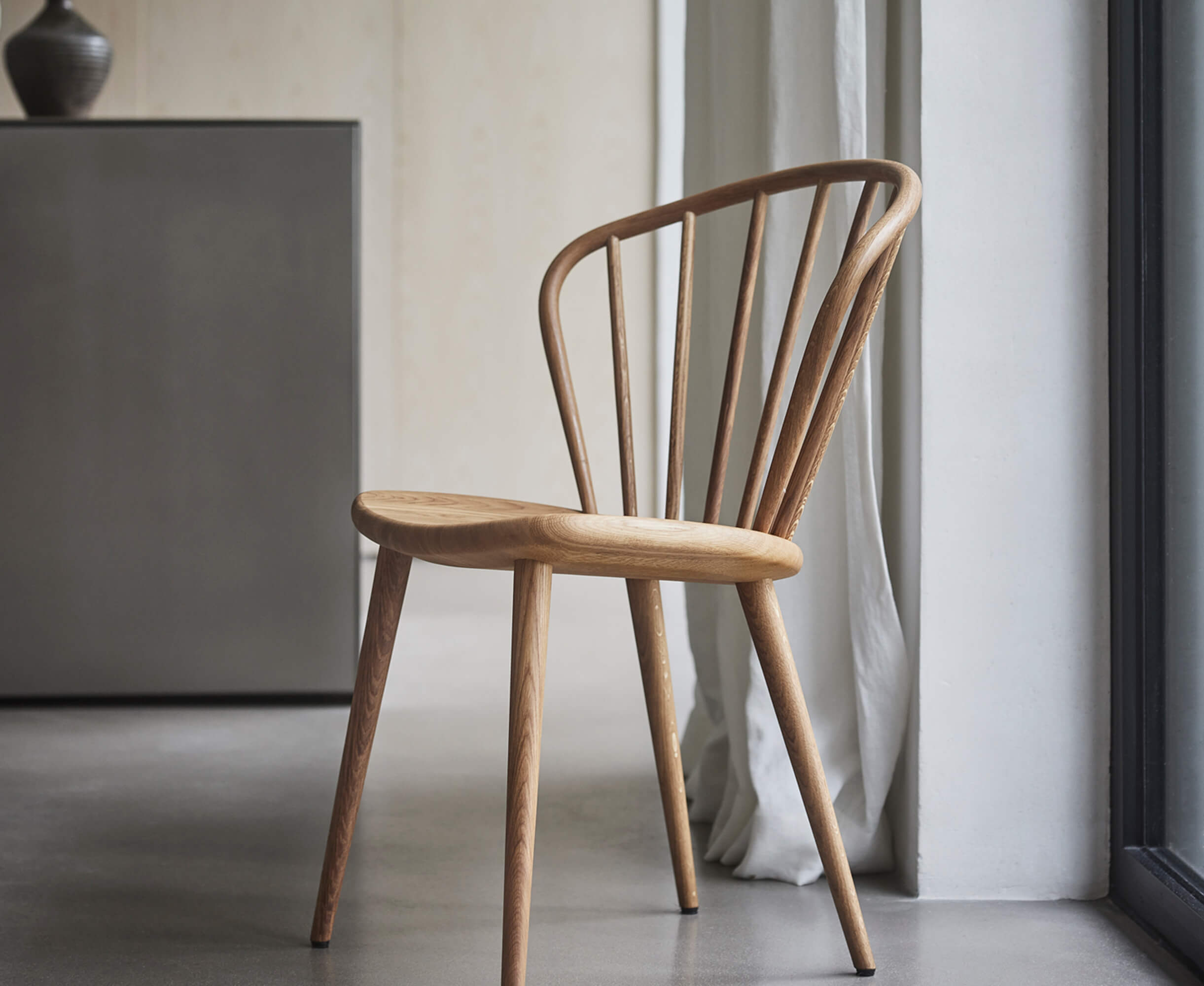 Stolab-Miss-Holly-stol-ek