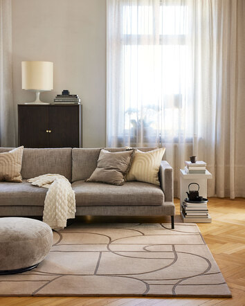 Modern Abstract Matta i färgen Beige under soffgrupp i vardagsrum