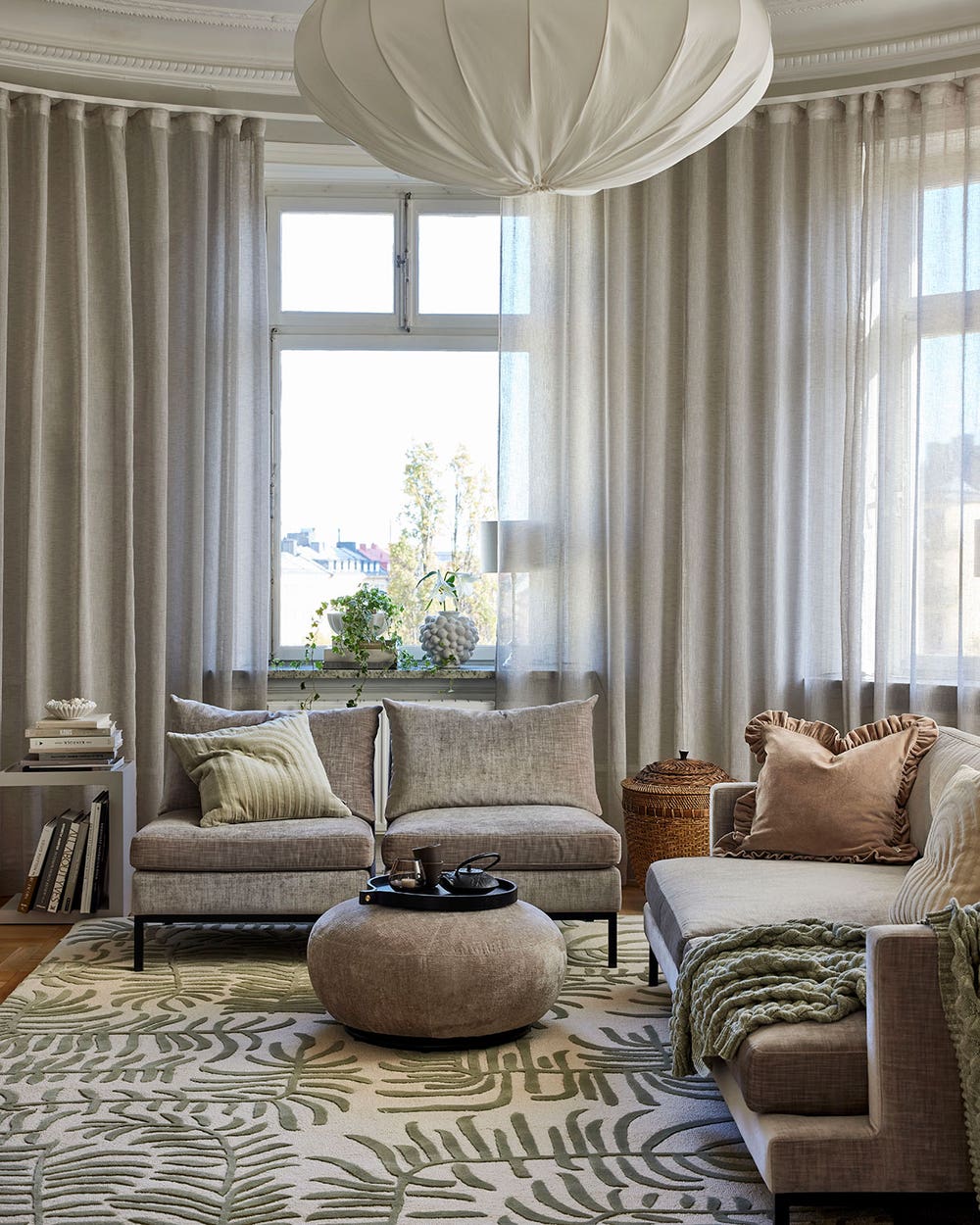 Classic-Collection-Palma-Green-Matta-Miljo.jpg Palma Matta under soffgrupp i beige vardagsrum