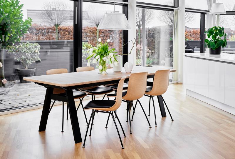 GM 3420 Chess Bord i öppet kök med stort fönsterparti