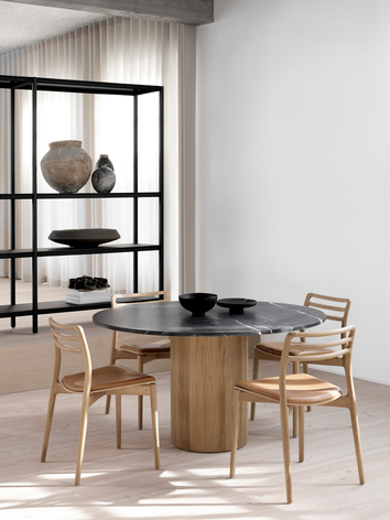 vipp494-481-cabin-round-table-chair-lightoak