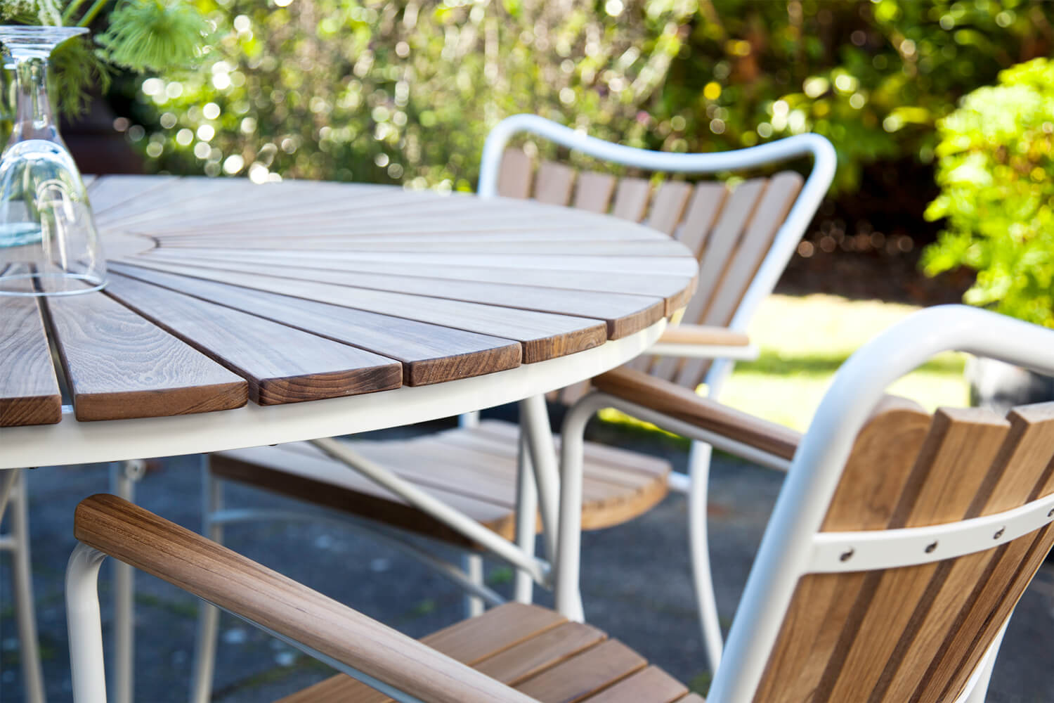 Handla Cinas hos Tibergs Möbler