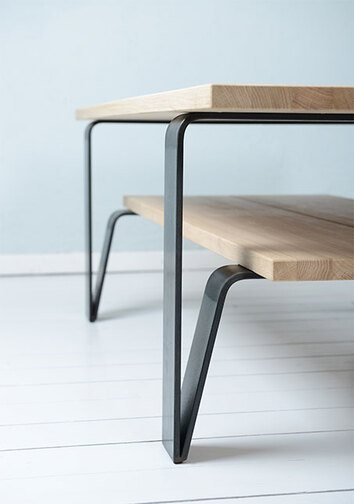 William Soffbord med träskiva och metallben