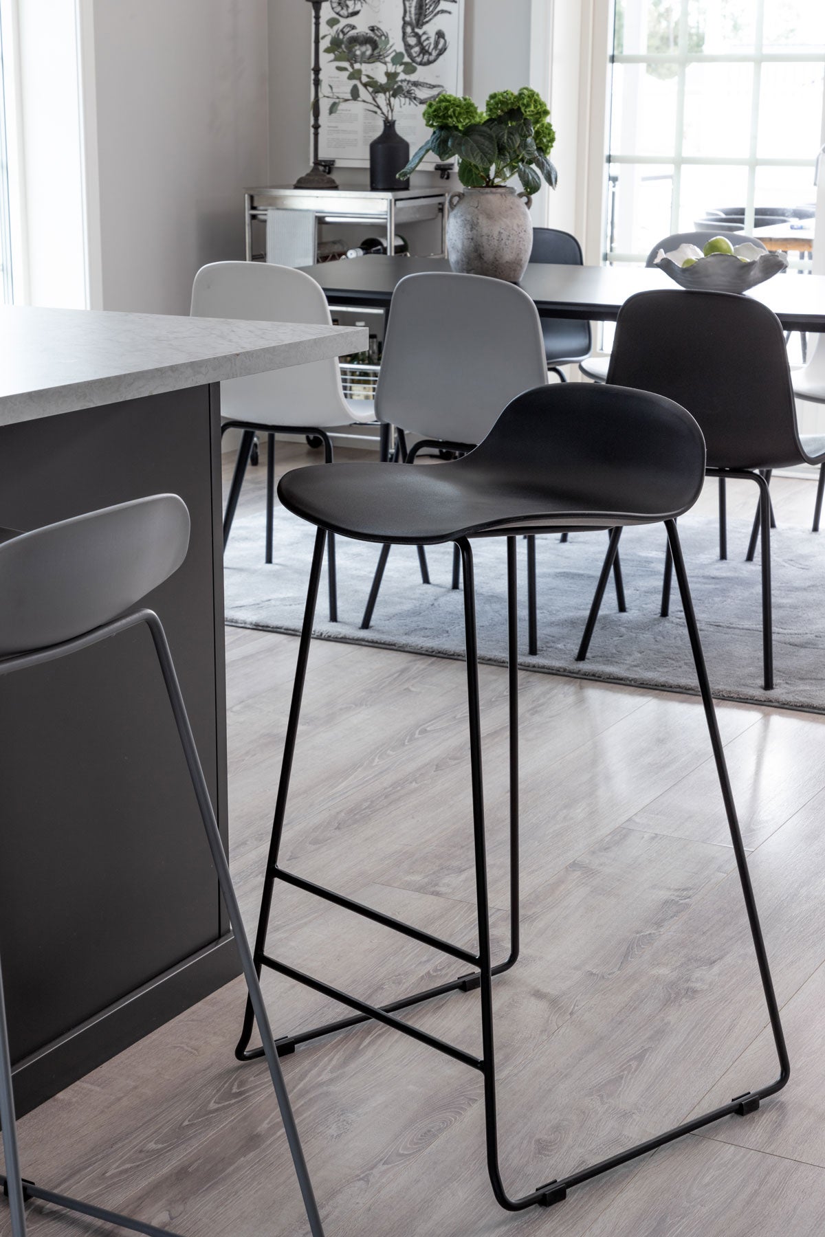 Wave Barstol Svart vid köksö