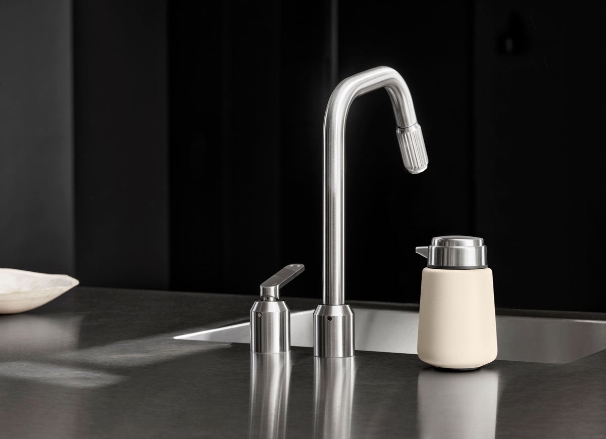 Vipp-9-Soap-Dispenser-Beige-Miljo