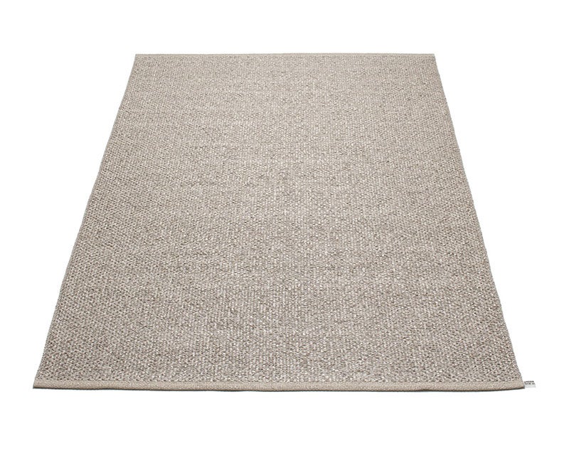 Svea matta Mud Metallic 180x260