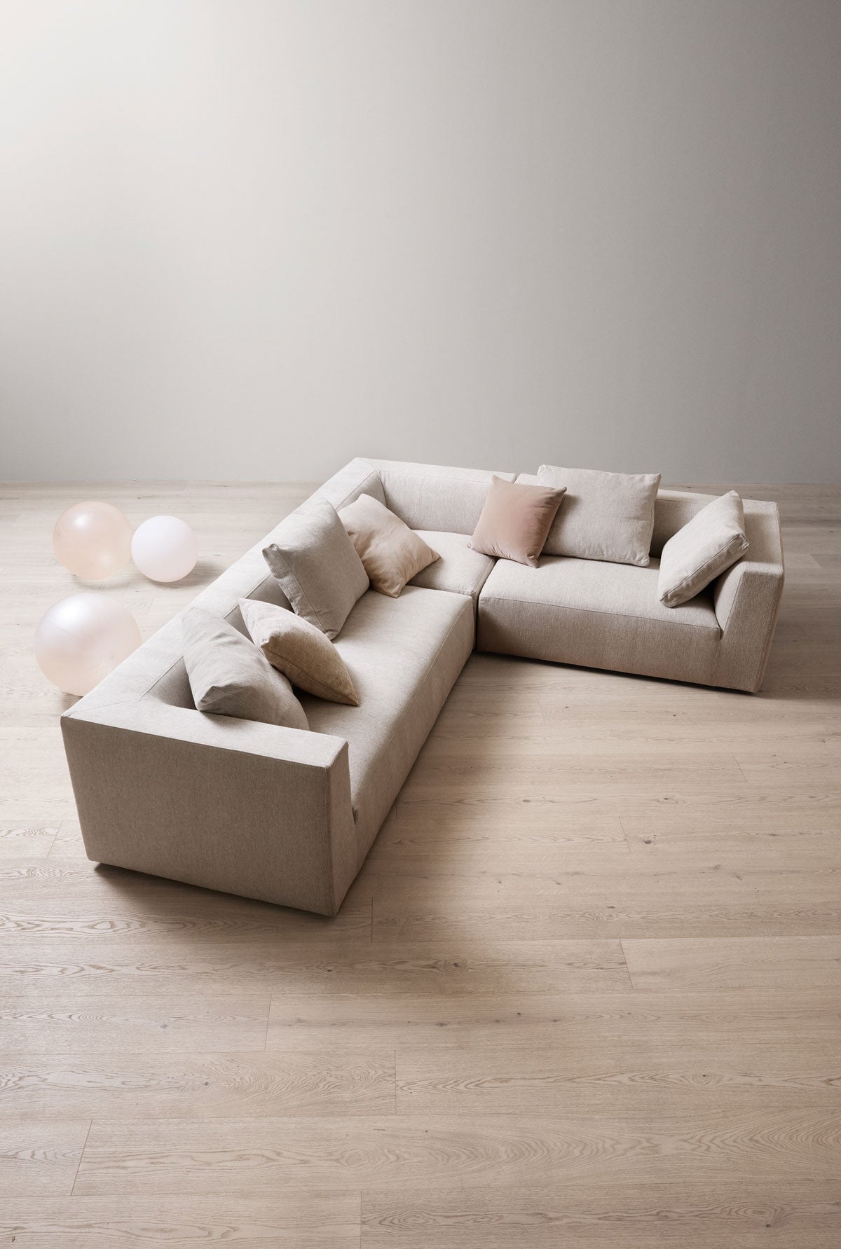 Juul-101-sofa-297x237-cm-Grape-507-ENVIR-2393