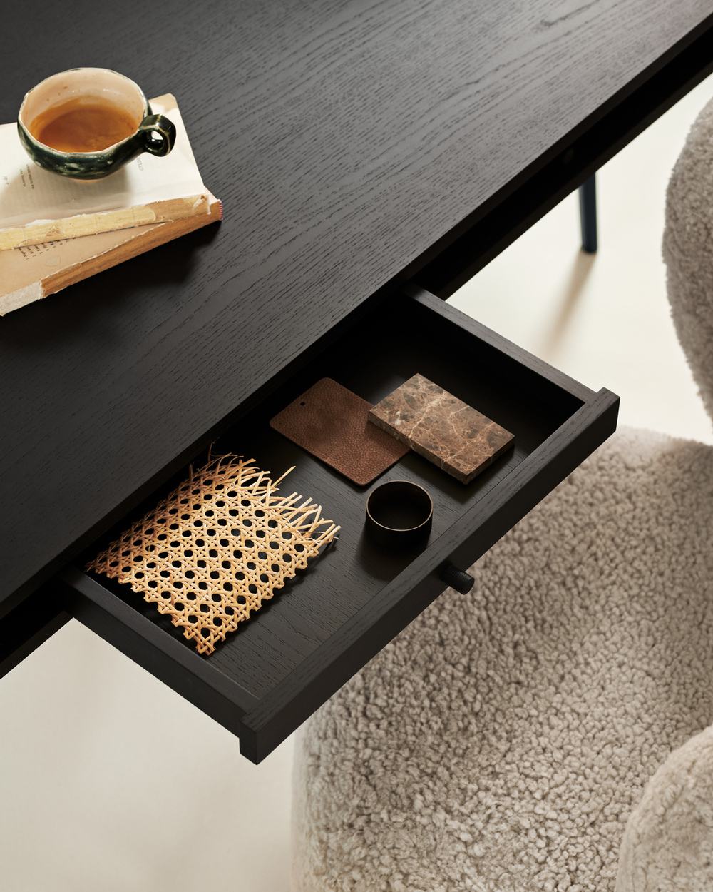 JFK-Desk-03