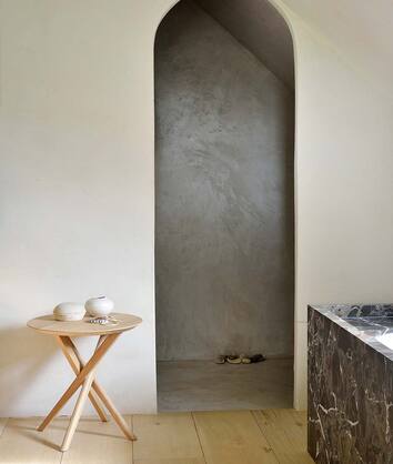 Mikado Sidobord bredvid valvöppning 