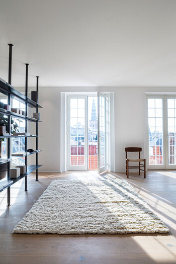 Vardagsrum med härliga Rya ryamatta i cream från Massimo Copenhagen.