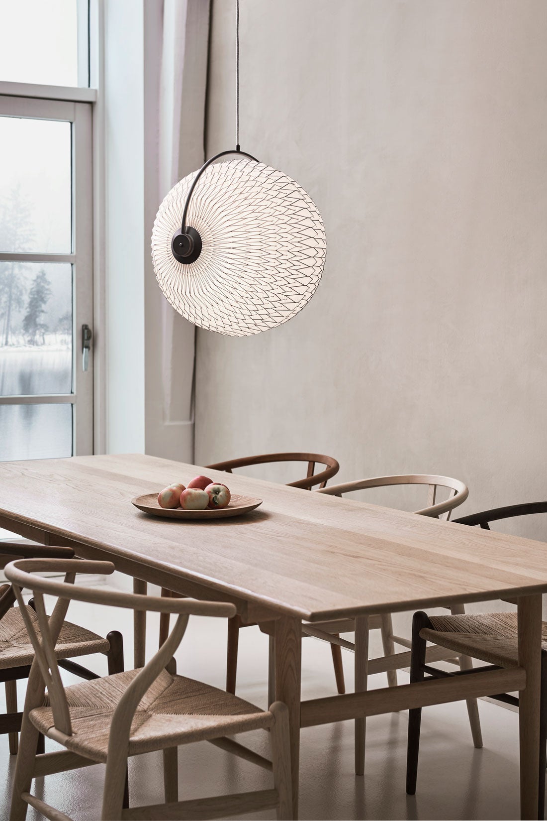 Caleo Pendel The Original över matgrupp i matsal