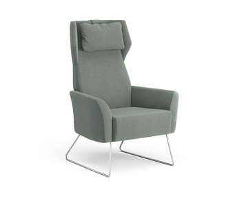 Fåtöljen Select. Fåtöljen är klädd i tyget Steelcut Trio 0916, med medar i kromat utförande.