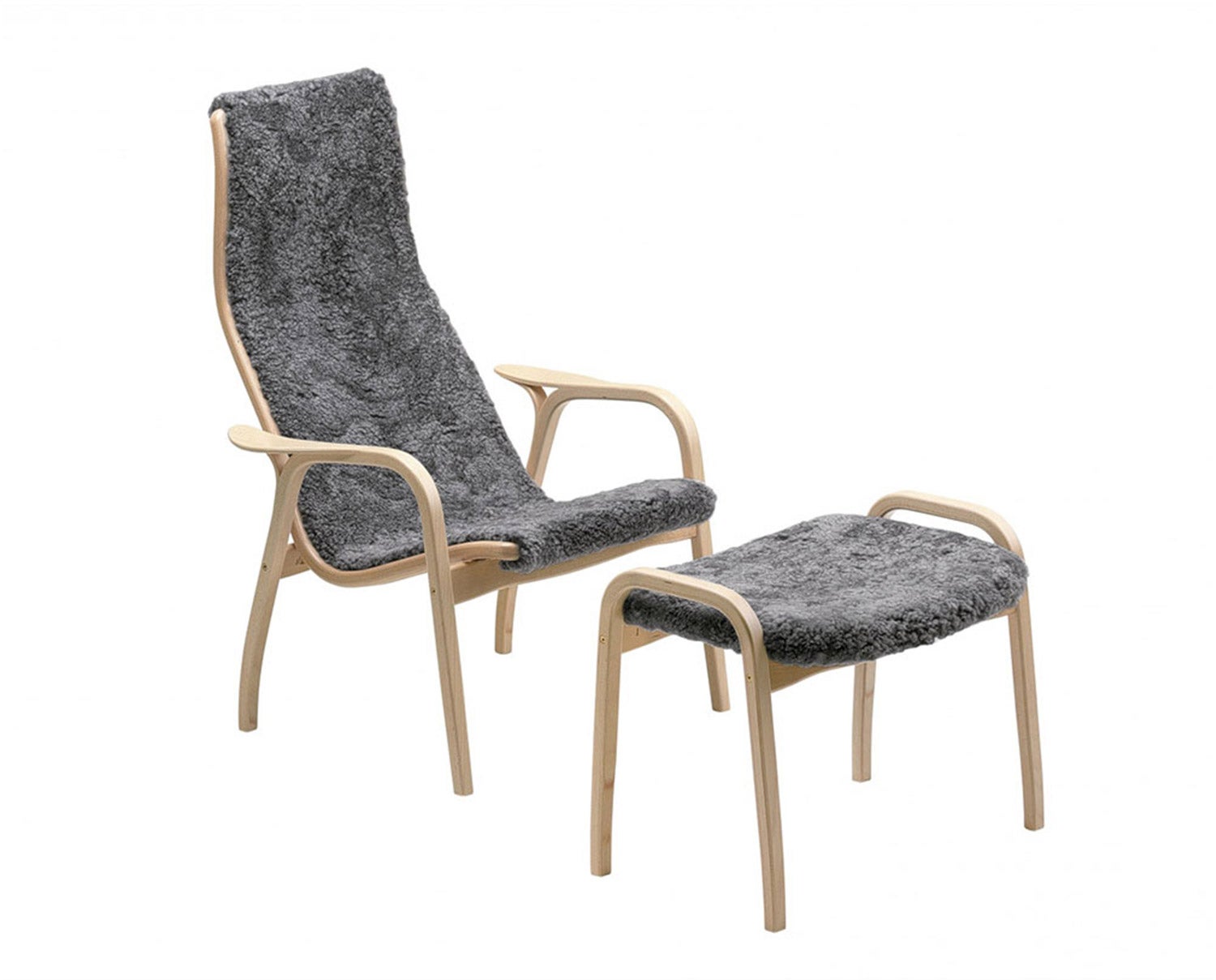 Lamino Fåtölj och Fotpall i lackad bok klädd i fårskinnet Scandinavian Grey