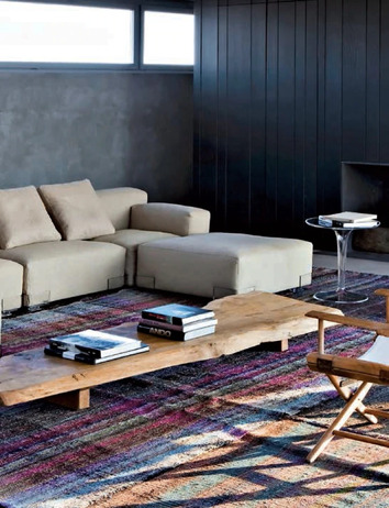 Tip Top sidobord Crystal, Transparent som sideboard till soffan. 