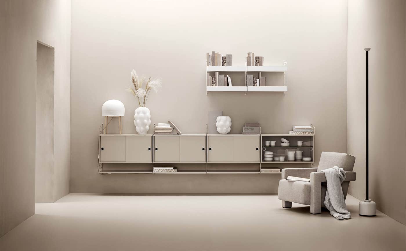 string-system-livingroom-beige-white_landscape-web-BYO.jpg String system, bygg din egen hyllkombination här!