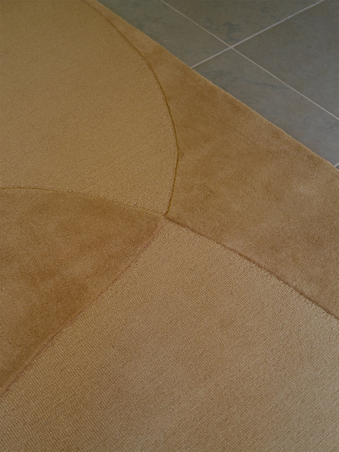 Split-Rug-Plains-Mustard-04-Linie-Design