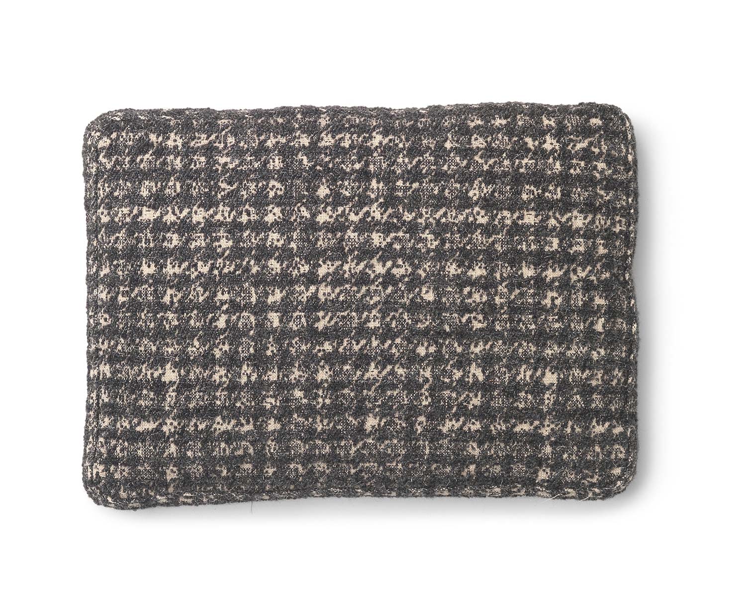 Betty-kudde-Jaquard-grey-2-48-35-Kartell