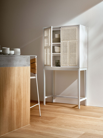 image2-2596-AirCabinet-Lifestyle