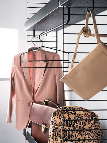 String system hall, Svart
