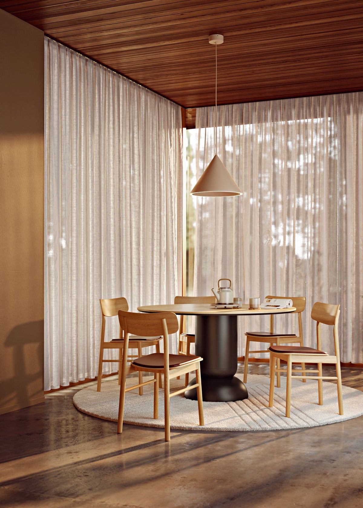 Ludo Matbord med matstolar i trä på rund matta