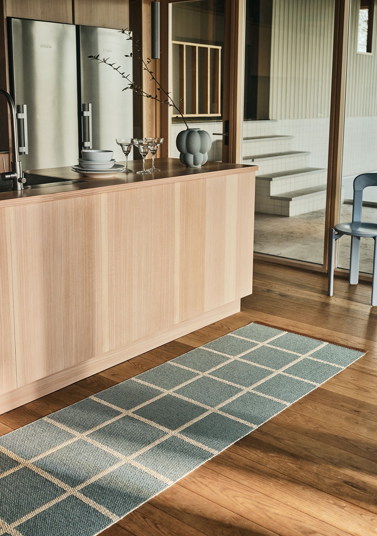 Criss Gångmatta i färgen Haze i kök
