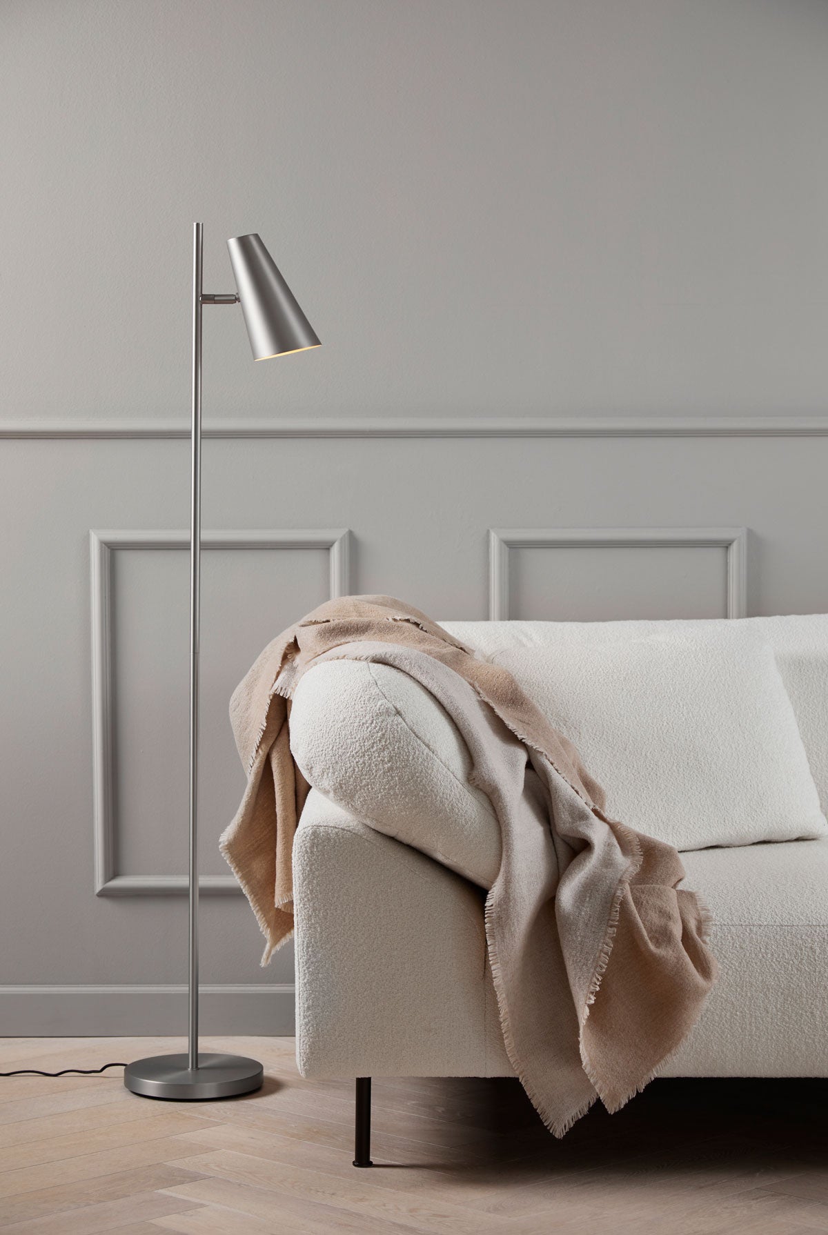 Cono-Floor-Lamp-Metal-Lifestyle