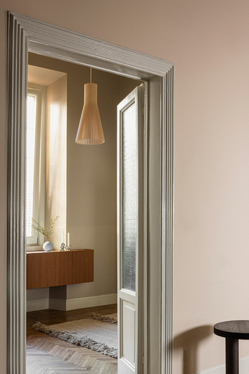 Secto-4200-taklampa-bjork-hall-SectoDesign-StillLifeMilan-2-BjerrePoulsen