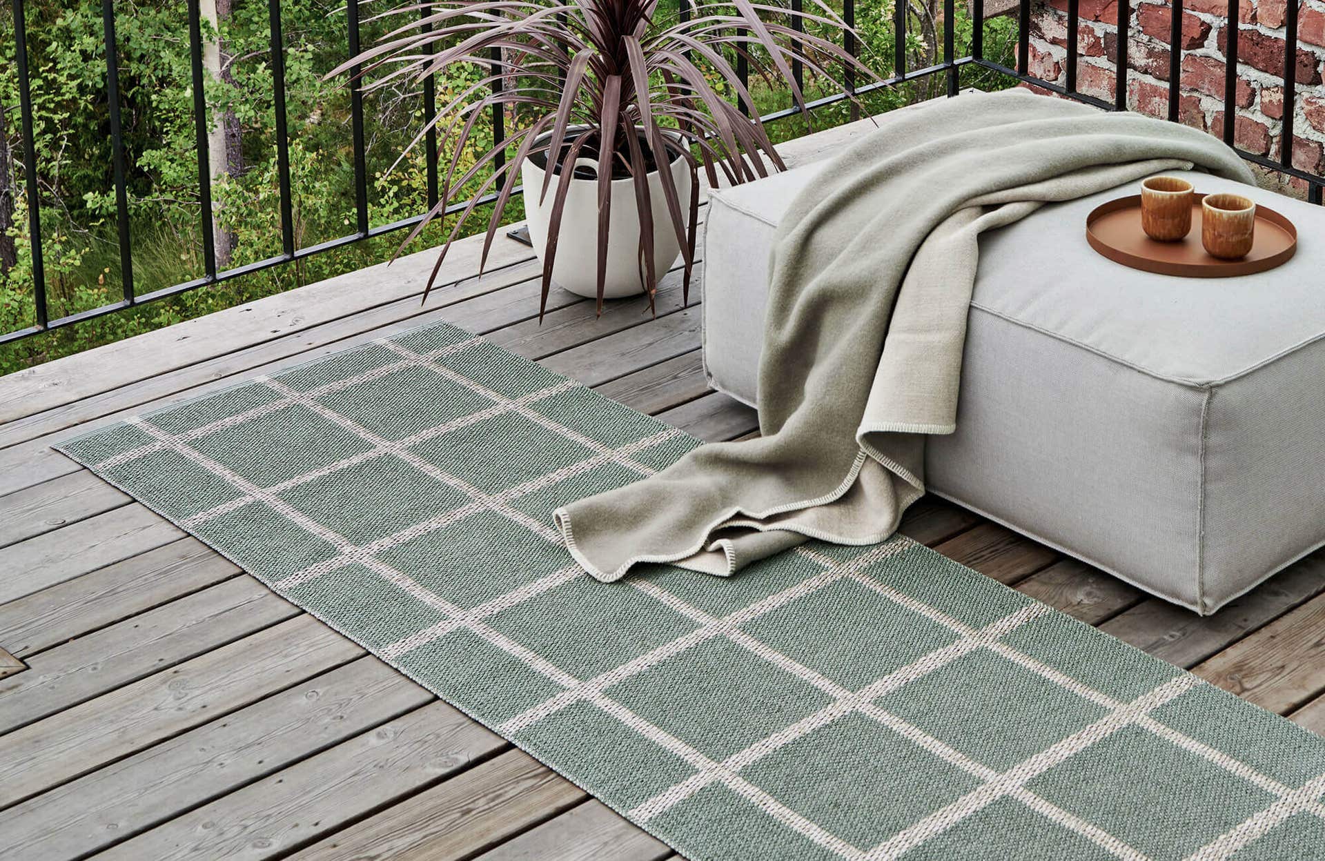 Matta-utomhus-header-1.jpg Handla utomhusmattor hos Tibergs Möbler