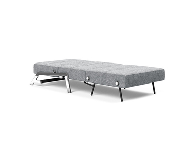  Cubed 02 bäddfåtölj i krom och tyg 565 Twist Granite, utfälld.