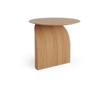 Oljad ek. Diameter 54 centimeter. Höjd 50 centimeter.