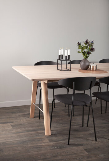 Vitoljad ek (C6) | Avrundad kant (03) | Borstad ståldetalj