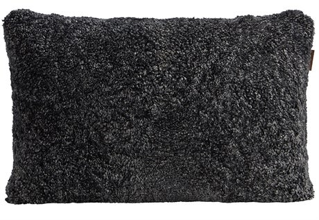 Alice-Farskinnskudde-60x40-Svartgrafit