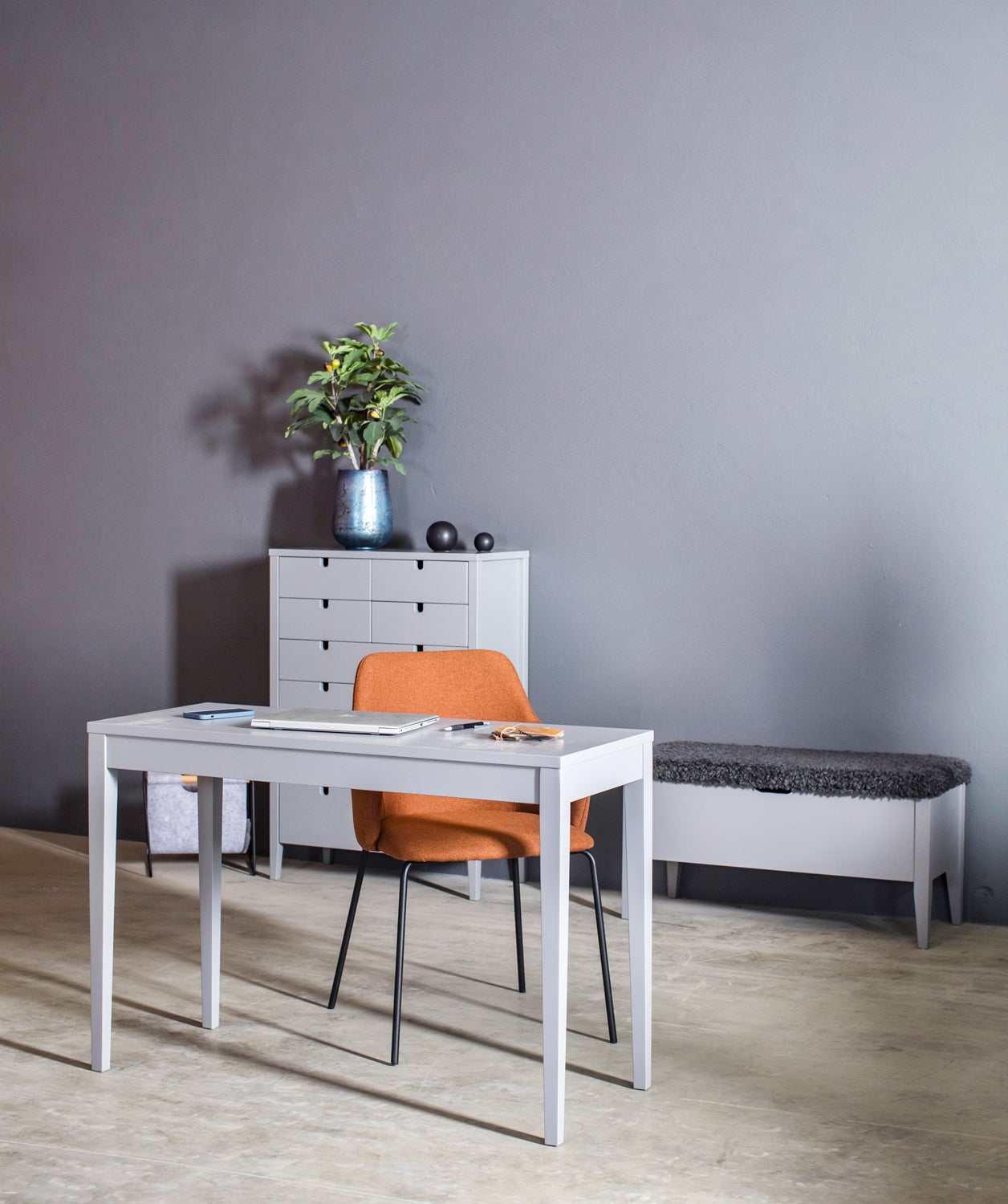 Klinte Laptopskrivbord Grålack med orange stol