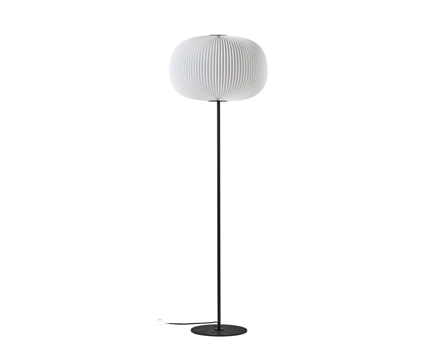 LeKlint332_Lamella_floor_lamp_black_packshot1