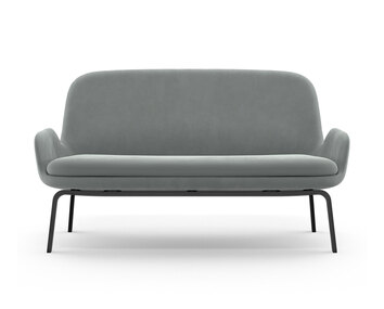 Era Soffa klädd i tyget City Velvet 86 med ben i svart ek