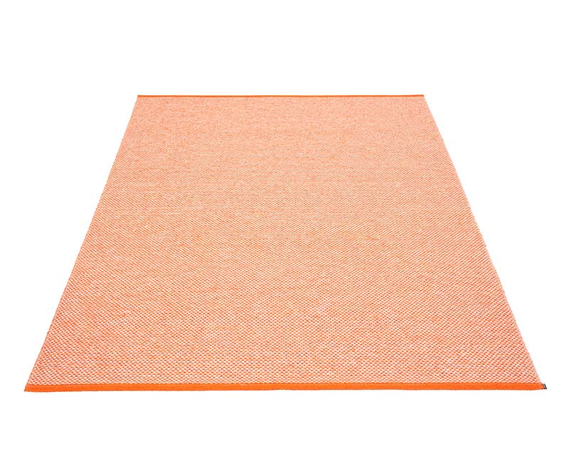 Effi matta Orange från Pappelina. 