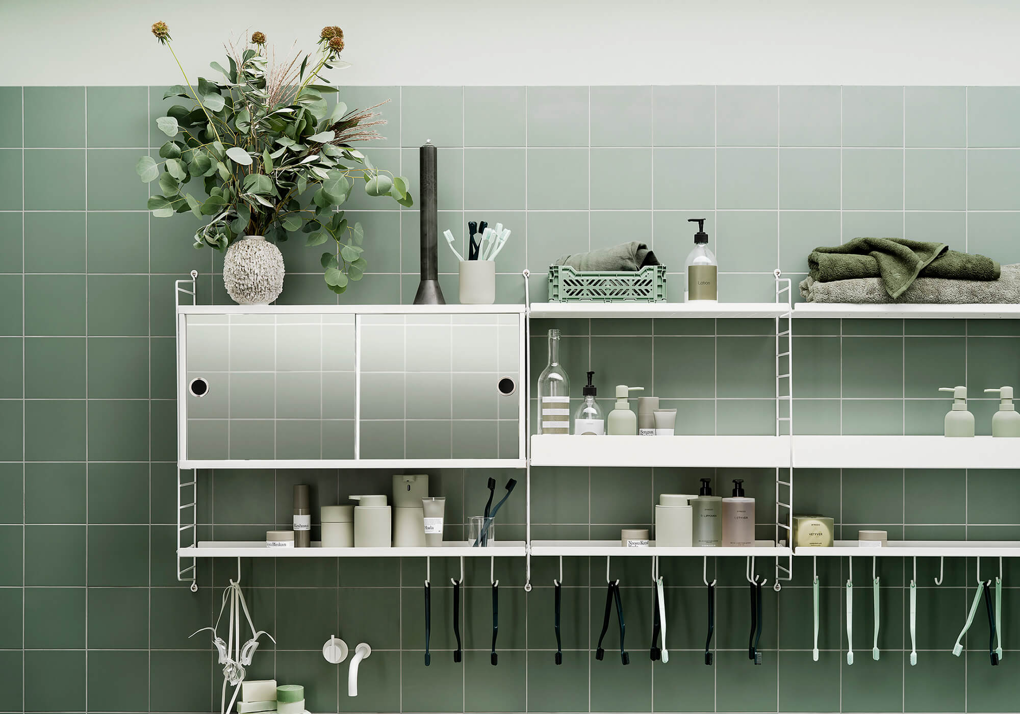 String Inspiration Stringhylla i badrum Tibergs Möbler