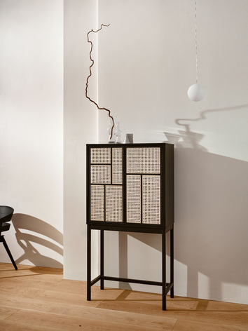 image4-2596-AirCabinet-Lifestyle