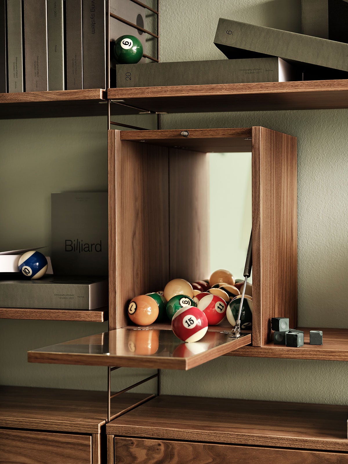 String system Barskåp Valnöt