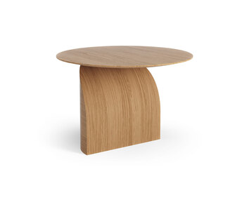 Oljad ek. Diameter 64 centimeter. Höjd 40 centimeter.