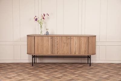 Velvet-Skank-buffe-Kristensen-3-dorrar.jpg Velvet Skänk med tre dörrar från Kristensen Kristensen