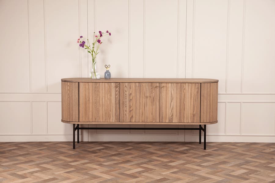 Velvet-Skank-buffe-Kristensen-3-dorrar.jpg Velvet Skänk med tre dörrar från Kristensen Kristensen