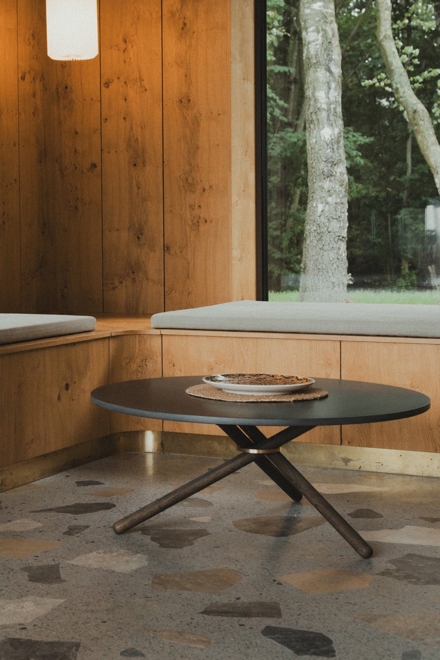 Bertha-Sofatable-Concrete-Dark-Lifestyle-Ethnicraft