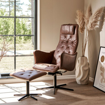 Cleo fåtölj med pall i brunt vintage-läder från Bröderna Andersson

