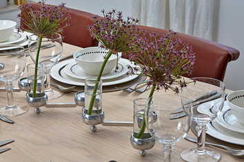 Constella Ljusstake i Aluminium, Stor från Klong. Använd den som vas, för värmeljus eller kronljus. 